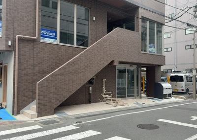 【外観】 | ＨＩＬＬＳ八王子台町 | 隣家の土地はどうなっているのか、生活利便施設が近くにあるのか、学校まで近いかなど、お客様のライフスタイルにあわせたイメージが重要です。また、近くにあると困る施設が近くにないかも確認するといいでしょう。