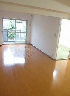 【居間・リビング】 | パークエイト戸田 | ゆったりとしたリビングです