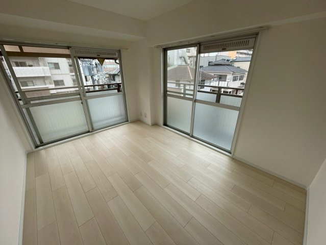 シャトード本山の居間・リビング