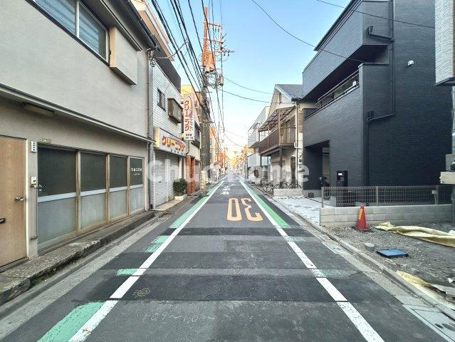 荒川区西尾久5丁目新築分譲住宅の前面道路含む現地写真|全面道路
