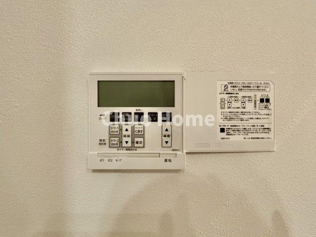 荒川区西尾久5丁目新築分譲住宅の冷暖房・空調設備|【床暖房】冬は足元から暖めてくれる床暖房はエアコンとは違って埃が舞いませんので健康にも良さそうですね。