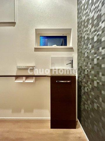 荒川区西尾久5丁目新築分譲住宅のトイレ|【ウォシュレット】清潔に使いたいお手洗いには最適な設備です。もちろんウォームレットも標準装備です。