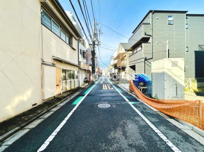 【前面道路含む現地写真】 | 荒川区西尾久5丁目新築分譲住宅 | 全面道路