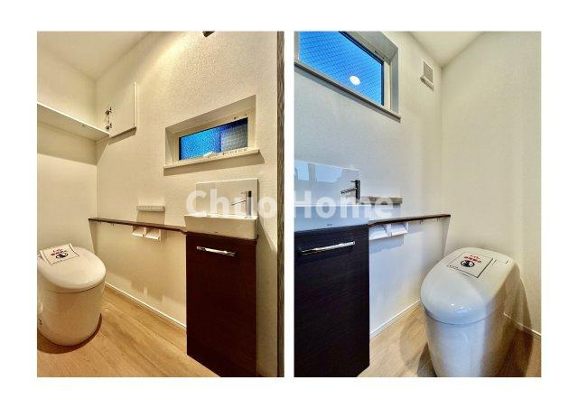 荒川区西尾久5丁目新築分譲住宅のトイレ|【トイレ×2】 収納スペースをしっかりと確保した温水洗浄便座機能付きトイレ。温水洗浄便座は清潔にお使いいただくための大切なアイテムです。