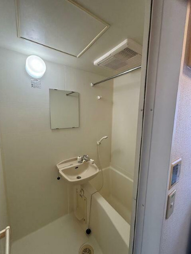 ロレッタ用賀　敷金０　礼金０　南向きの浴室