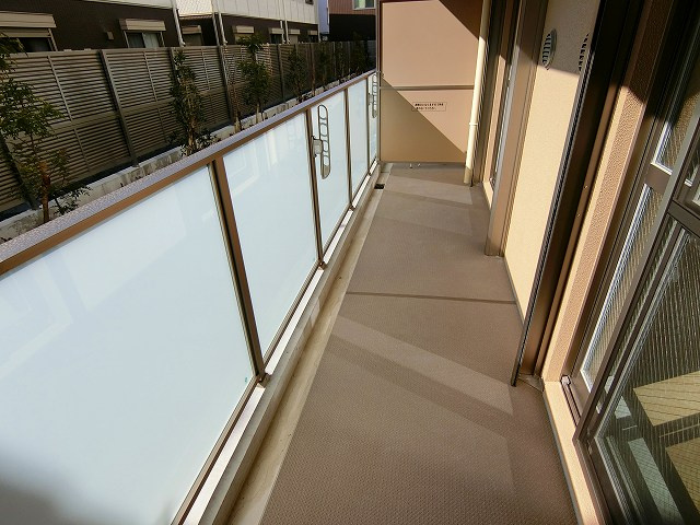 レジェンダリー甲子園浦風町のバルコニー