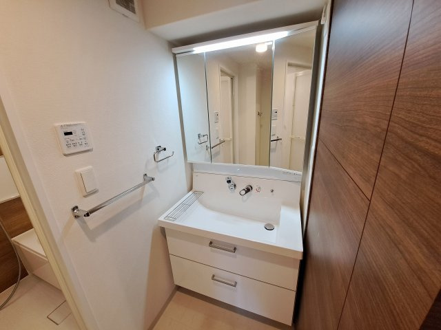 レジェンダリー甲子園浦風町の洗面所