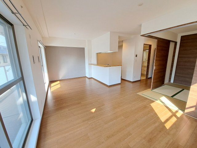 レジェンダリー甲子園浦風町の居間・リビング