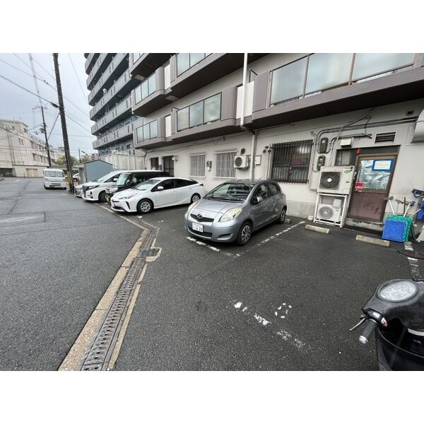 第2パールマンションの駐車場