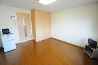 【居間・リビング】 | レオパレスウェストコート | ※写真と現状が異なる場合は現状を優先