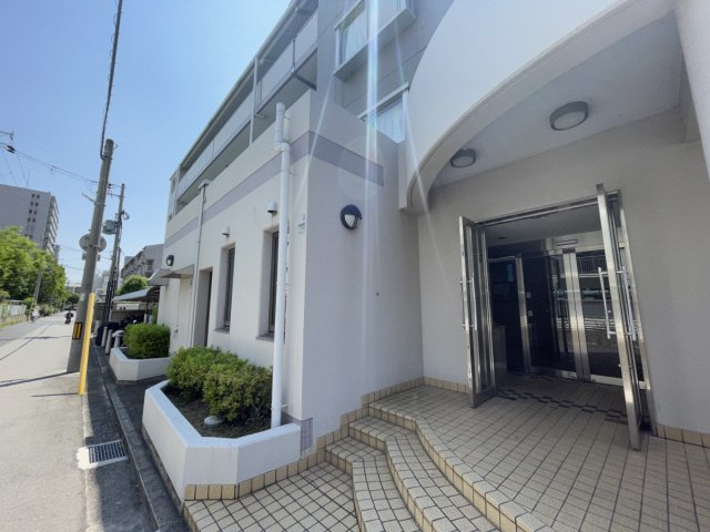 アプリーレ北青木のエントランス