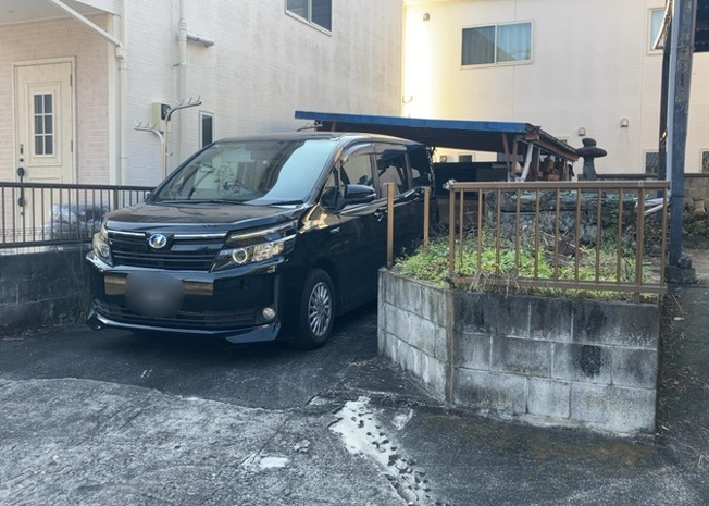 【駐車場】 | 駐車場と明記されていても、最小スペースでつくられた駐車場だと大型車は駐車できなかったり、出入りしにくくなったりする可能性があります。お車のサイズと購入したい物件の駐車場のサイズを現地で確認しましょう。
