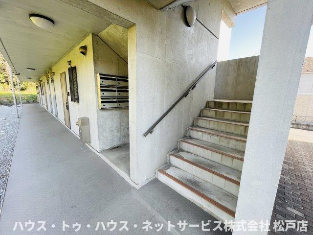 エクシード二ツ木A棟のエントランス