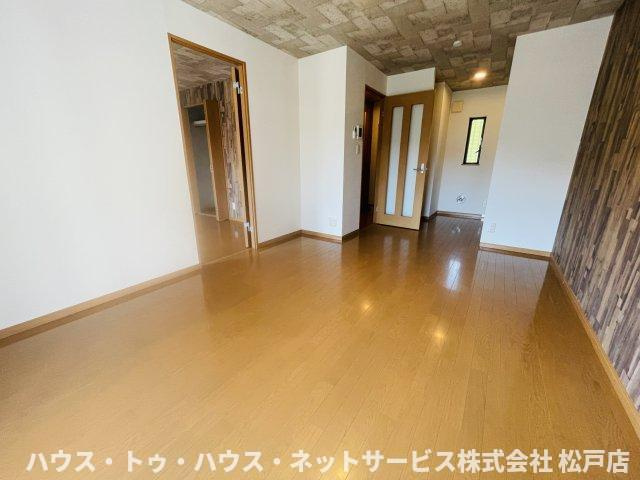 エクシード二ツ木A棟の居間・リビング