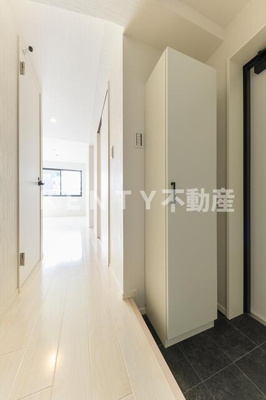 【玄関】 | プラティーク品川大井町 | 収納もある玄関です