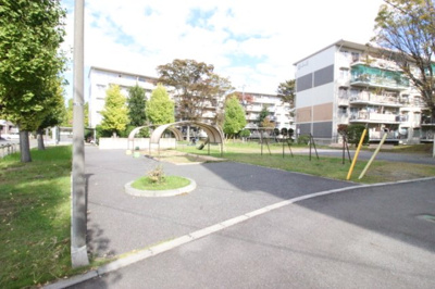 【中庭】 | 戸頭第一住宅 | 小さな公園があります