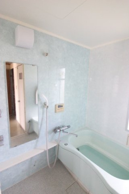 【浴室】 | 戸頭第一住宅 | ユニットバスにリフォームしたお風呂は明るくとてもきれいです