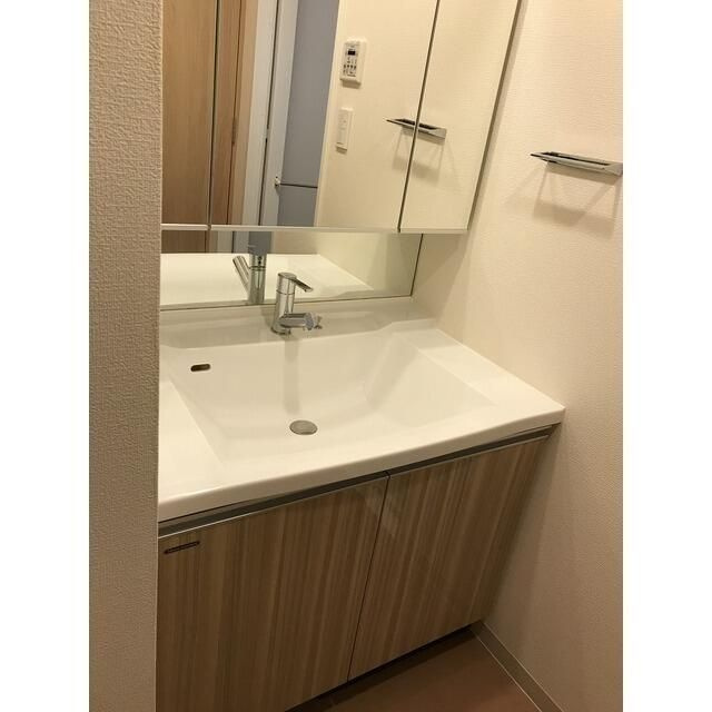 ベラスウィータ原宿の独立洗面台