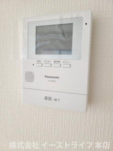 【新築戸建】　いわき市仁井田町第2　全5棟の防犯設備|1号棟写真　テレビモニター付きインターフォンです。玄関のドアを開けることなく来客の顔や声を確認できるため、トラブルの防止につながります。