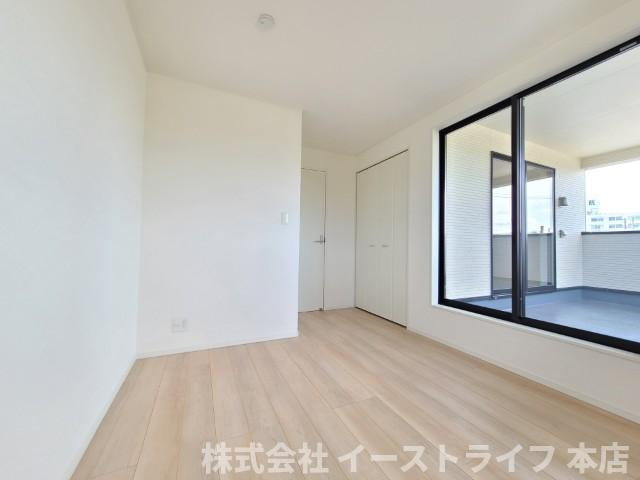 【新築戸建】　いわき市錦町第31の洋室|1号棟写真　洋室は和室と比べて家具を置いたり敷物を敷いたりと、カスタマイズ性が高いので、自分の好みの部屋にしやすいです♪