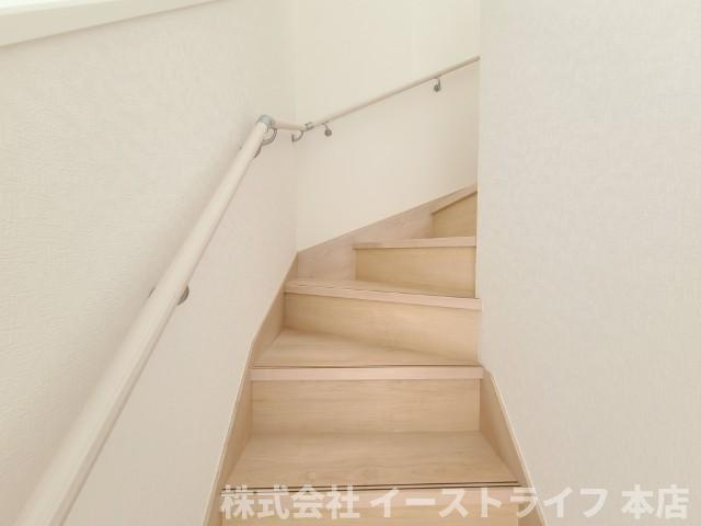 【新築戸建】　いわき市錦町第31の内装|1号棟写真　階段スペースです。手すりが付いているので安心です。