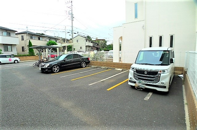 オハナハイツの駐車場