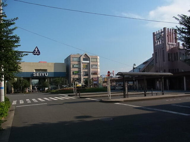 西友羽村店まで693m