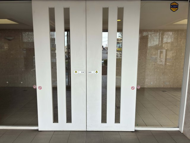 ルイシャトレ鷺沼ヒルトップコートのエントランス|オートロック扉