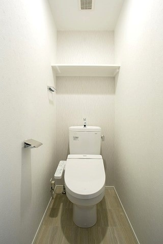 新品家具付きマンション築港本町14(KaGood福岡)のトイレ|トイレもきれいです