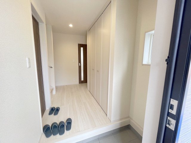 三郷市彦糸1丁目　新築戸建　全5棟　3号棟の玄関|同施工会社の参考写真になります。