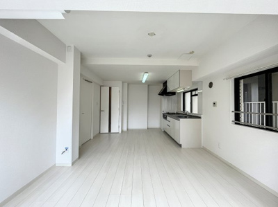 【居間・リビング】 | 琳和サニーコート | ※同建物ほかのお部屋の写真です。