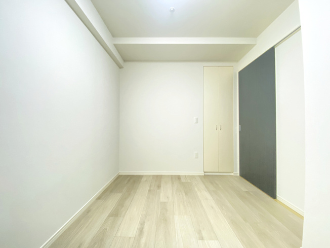 【洋室】 | BELISTA衣笠駅前弐番館 | 約4.6帖洋室（クロス・床リフォーム済）