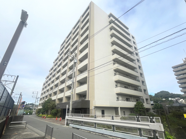 【外観】 | BELISTA衣笠駅前弐番館 | 総戸数107戸、平成21年4月築、管理人は日勤勤務につき管理体制良好です♪