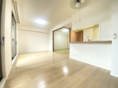 【居間・リビング】 | BELISTA衣笠駅前弐番館 | 床暖房搭載　約15.1帖LDK（壁紙・床工事予定）