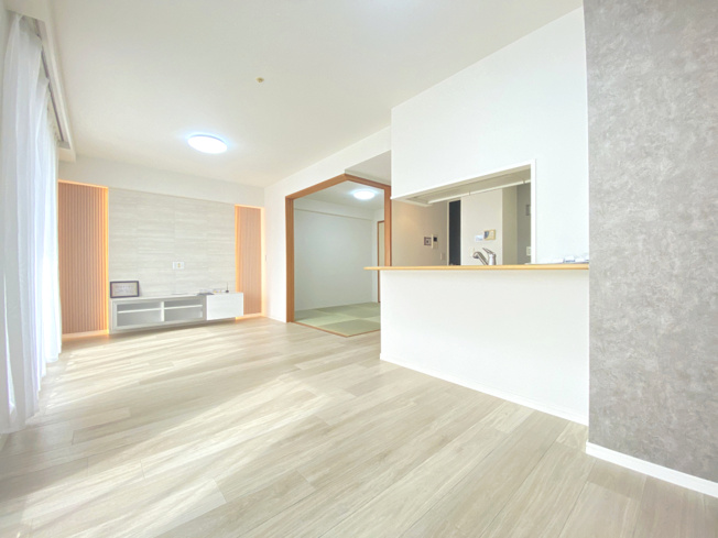 【居間・リビング】 | BELISTA衣笠駅前弐番館 | 床暖房搭載　約15.1帖LDK（壁紙・床工事済）