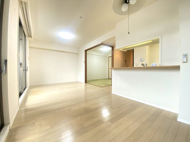 【居間・リビング】 | BELISTA衣笠駅前弐番館 | 床暖房搭載　約15.1帖LDK（壁紙・床工事予定）