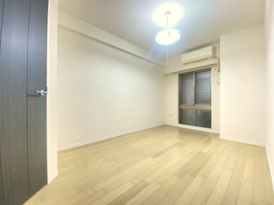 【洋室】 | BELISTA衣笠駅前弐番館 | 約6.5帖洋室（クロス・床リフォーム予定）