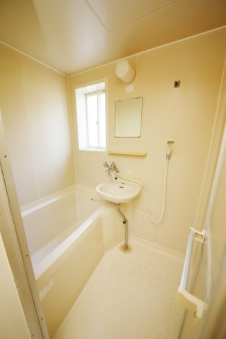 ゴールドハイツB棟の浴室