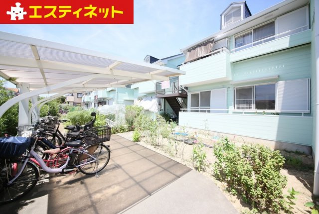 ゴールドハイツB棟の外観