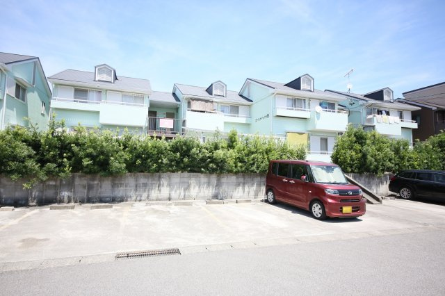 ゴールドハイツB棟の駐車場