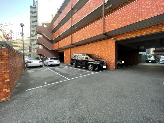 ライオンズマンション第6江坂の駐車場