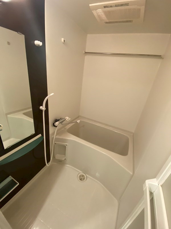 エステムコート難波サウスプレイスVエレージュの浴室|コンパクトで使いやすいお風呂です