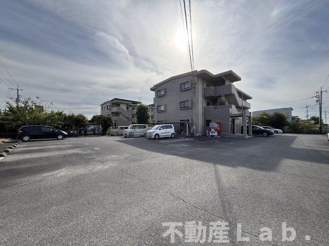 リヴィエールⅠの駐車場