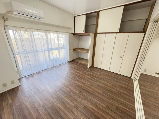 山晃社ビルの寝室