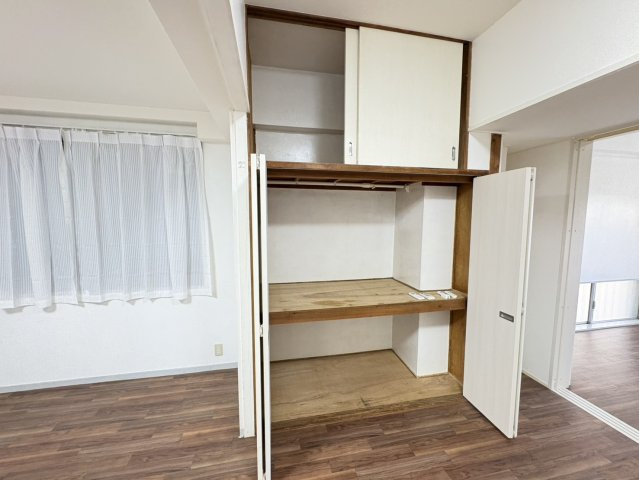 山晃社ビルの収納