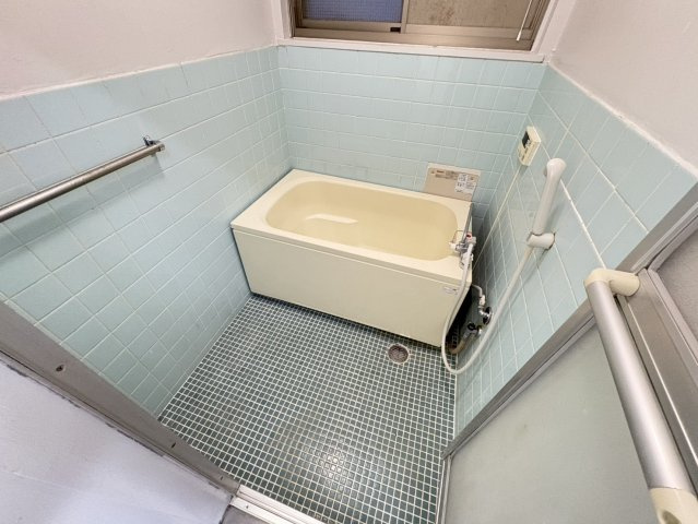 山晃社ビルの浴室