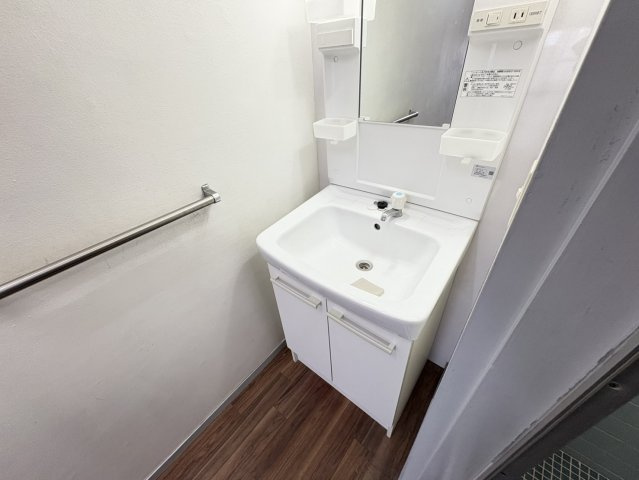 山晃社ビルの洗面所