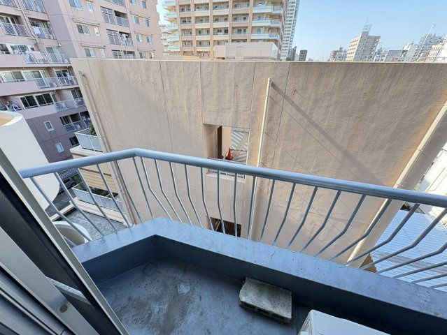 山晃社ビルのバルコニー