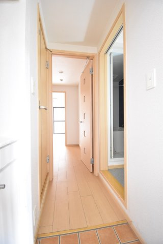 ジュネスO.C.U－Ⅱの玄関