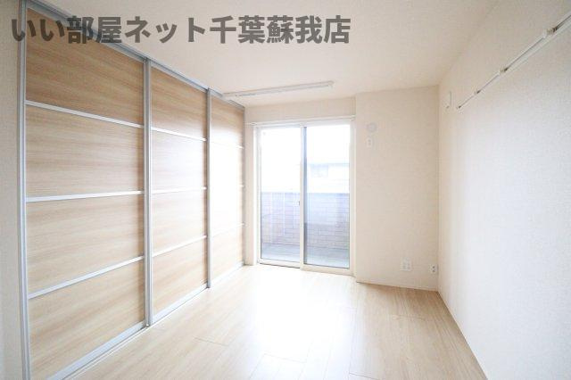 GMコート　Bの寝室|広くて明るい寝室